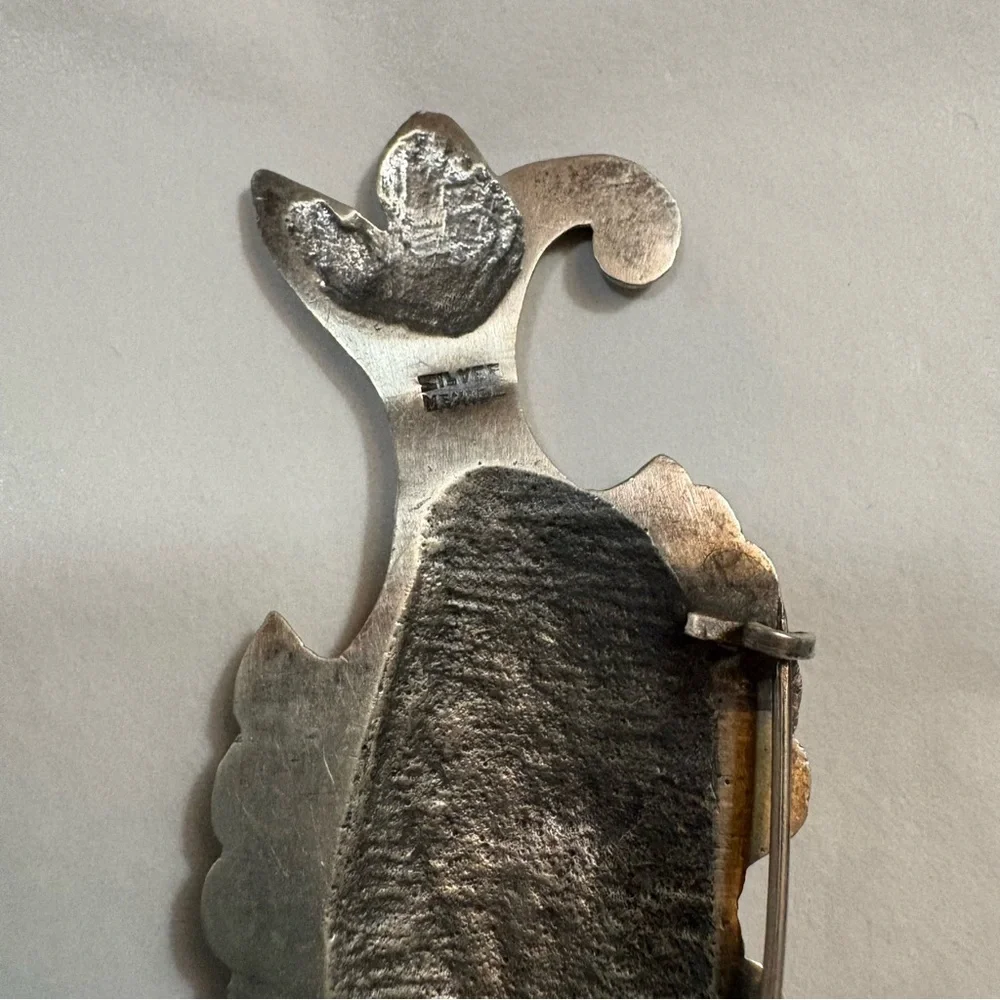VGT Silver Fish-shaped Pendant Brooch Accessory Coral Eyes